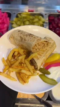 شاورما الدجاج مع بطاطا مقلية