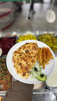 وجبة شاورما دجاج مع بطاطا مقلية