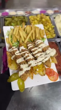 شاورما لحم مع بطاطا وصلصة