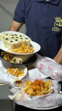 وجبات شاورما وساندويتشات - مطعم ومطبخ التاج