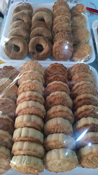 معمول وكعك تقليدي محلي