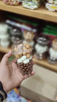 مزيج شوكلاتة بالمكسرات والفشار