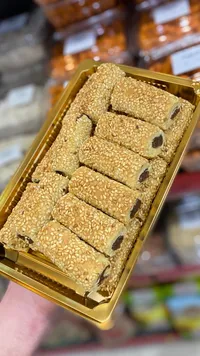 معمول السمسم بحشوة التمر