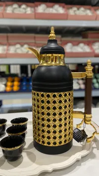 تيرمس قهوة عربي فاخر - أسود وذهبي