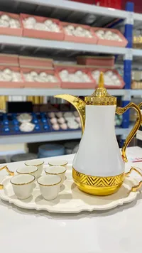 طقم قهوة عربية - تيرمس وفناجين ذهبي
