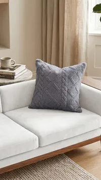 وسادة زينة رمادية محبوكة