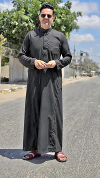 ثوب رجالي كلاسيكي باللون الأسود