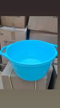 حوض بلاستيك أزرق سماوي