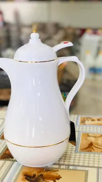 دلة قهوة وشاي عصرية - أبيض بلمسات ذهبية