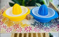 عصارة حمضيات يدوية ملونة