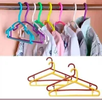 علاقات ملابس بلاستيكية ملونة