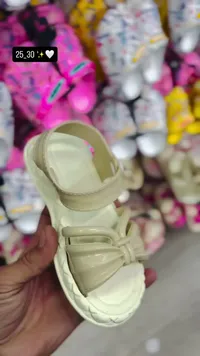 شبشب أطفال بفيونكة - كريمي