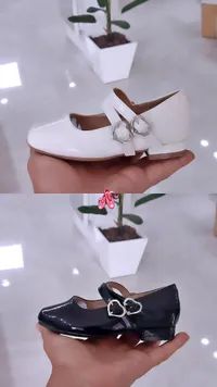 حذاء بناتي لامع بكعب صغير مزين بقلوب (Baby Shoes)