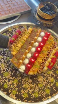 طبق حلويات شرقية مشكلة