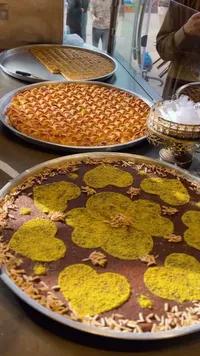كنافة نابلسية مزينة بالفستق الحلبي