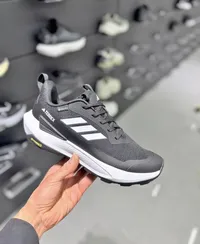حذاء رياضي تيريكس - أديداس (Adidas)