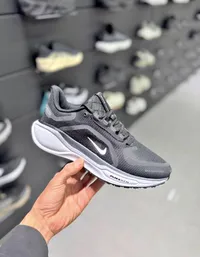 حذاء رياضي إير زووم - نايكي (Nike)