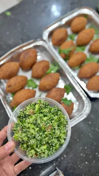 وجبة كبة مقلية مع سلطة تبولة