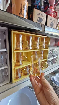 طقم كاسات شاي زجاجية ملونة