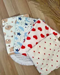بطانية أطفال بتصميم قلوب ودمى (Baby Blanket)