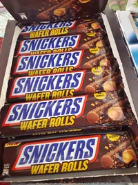 أصابع ويفر محشوة بالشوكولاتة - سنيكرز (Snickers)