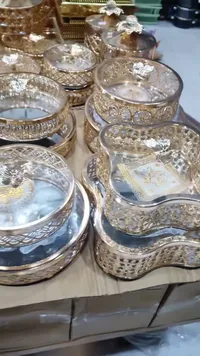 مجموعة أطباق زجاجية ذهبية فاخرة