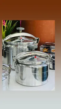 طنجرة ضغط ستانلس ستيل - عدة أحجام