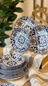 طقم أطباق خزفية بتصميم إسلامي تقليدي