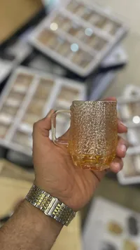 كوب زجاجي بنقشة بارزة