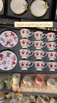 طقم فناجين قهوة وشاي بورسلين بنقشة الورود الحمراء