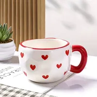 كوب سيراميك بتصميم القلوب