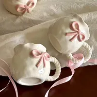 كوب سيراميك بتصميم الفيونكة الوردية