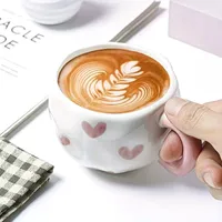 كوب سيراميك بتصميم قلوب وردية