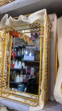 صينية تقديم معدنية ذهبية بنقوش إسلامية
