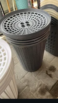 سلة غسيل بلاستيكية دائرية مع غطاء