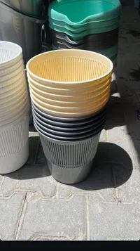 سلة مهملات بلاستيكية دائرية