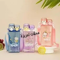 مطرة مياه بلاستيكية بتصميم كرتوني مع حزام