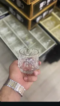 كوب زجاجي بتصميم مموج