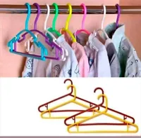 علاقات ملابس بلاستيكية ملونة