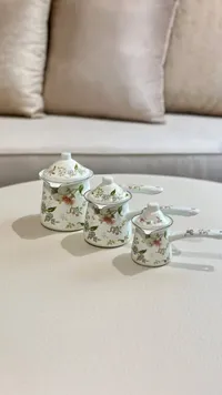 طقم ركوات قهوة مطلي بالمينا بنقشة الزهور