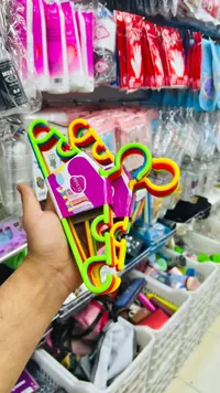 علاقات ملابس ملونة - هونغ يو (Hong Yu)