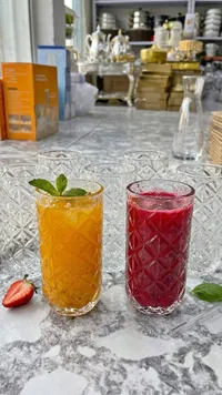 طقم كاسات زجاجية بنقشة معينة