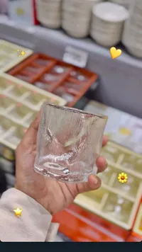 كوب زجاجي بتصميم مموج