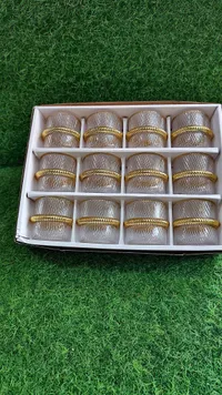 طقم كاسات زجاجية مزخرفة بحواف ذهبية