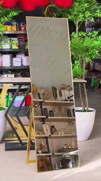 مرآة أرضية بطول كامل بإطار ذهبي