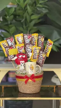 سلة هدايا شوكولاتة إم آند إمز (M&M's)