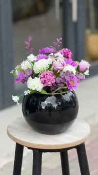 فازة زهور صناعية بتصميم كروي