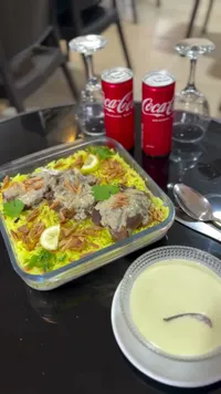 وجبة لحم بالأرز الأصفر