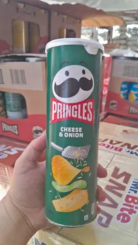 رقائق البطاطس بنكهة الجبن والبصل - برينجلز (Pringles)