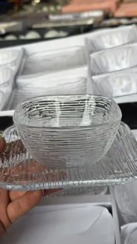 طقم زبادي زجاجية مع أطباق تقديم